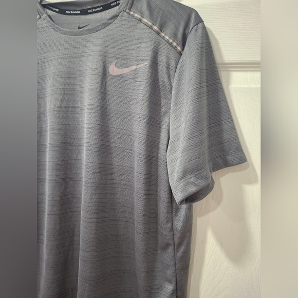 Nike Men's Gray T-Shirt - Picture 2 of 4